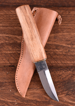 Kurzes Messer mit Holzgriff und heller Lederscheide