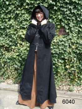 Schwerer Mantel aus Wolle, schwarz