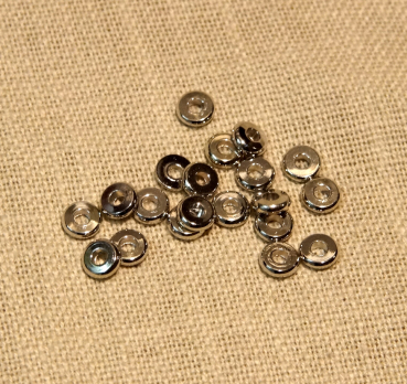 Flache Metall-Perle